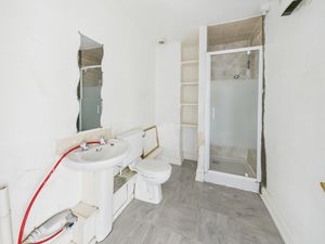 Bathroom- click for photo gallery